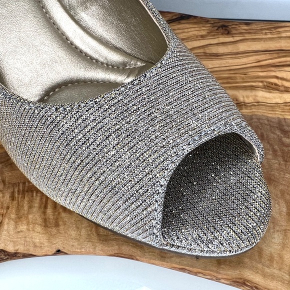 Coach and Four Silver Metallic Glitter Heels Open Toe Size 6 - Picture 12 of 16